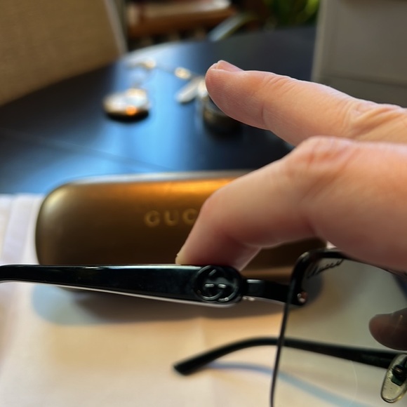 ✨HP✨ GUCCI Sunglasses - Picture 3 of 4
